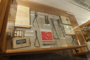 Neutering_museum_in_Komňa-tools